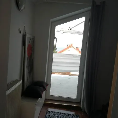 Niezalezne Pietro W Domu Z Widokiem Na Morze דירה